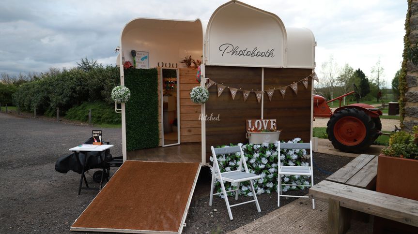 Country Clicks | Photo Booth Hire