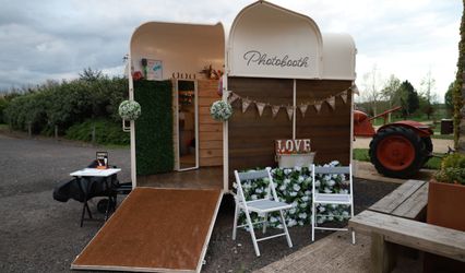 Country Clicks | Photo Booth Hire