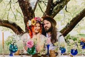 Lily Maud Tiaras and Wedding Flowers