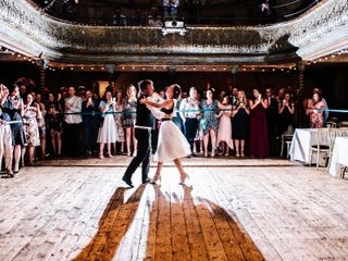 The Best First Dance Songs for a Vintage Wedding