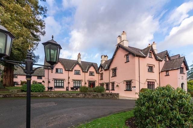 Cwrt Bleddyn Hotel & Spa 1