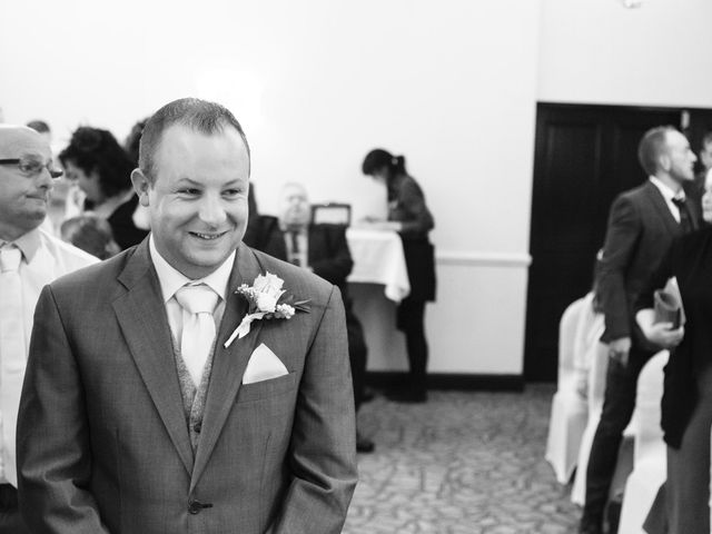 Scott and Lisa&apos;s Wedding in Hinckley, Leicestershire 13