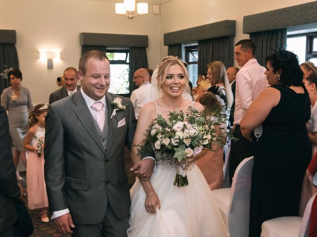 Scott and Lisa&apos;s Wedding in Hinckley, Leicestershire 24