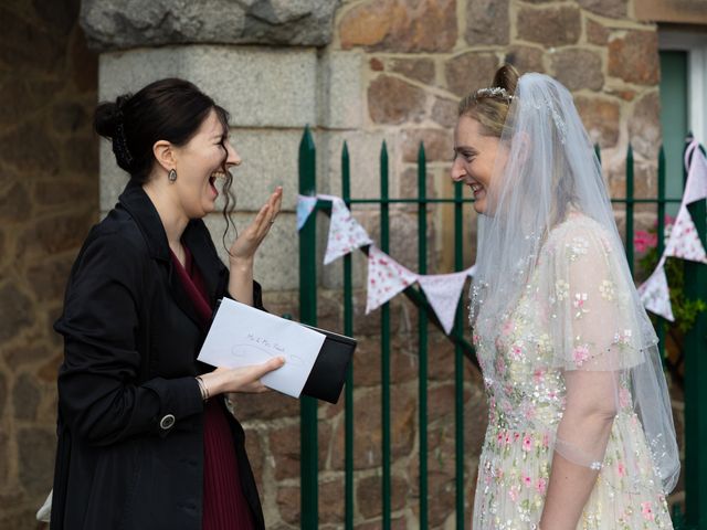 Guy and Sarah's Wedding in Quorn, Leicestershire 5