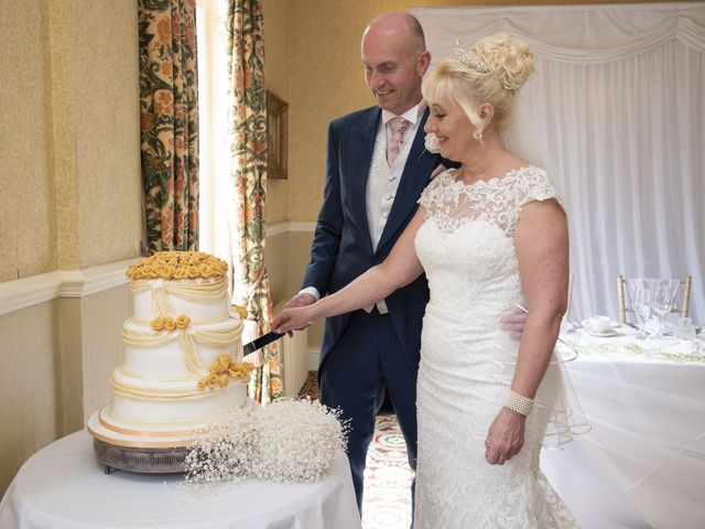 Simon and Louise&apos;s Wedding in Coventry, West Midlands 2