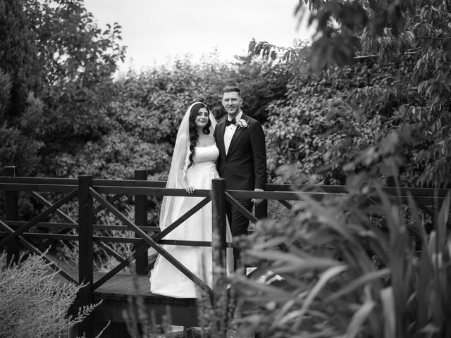 Kim and Dan's Wedding in Nottingham, Nottinghamshire 3