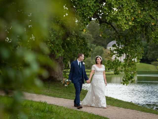 Mark and Lucy&apos;s Wedding in Stourhead, Wiltshire 15
