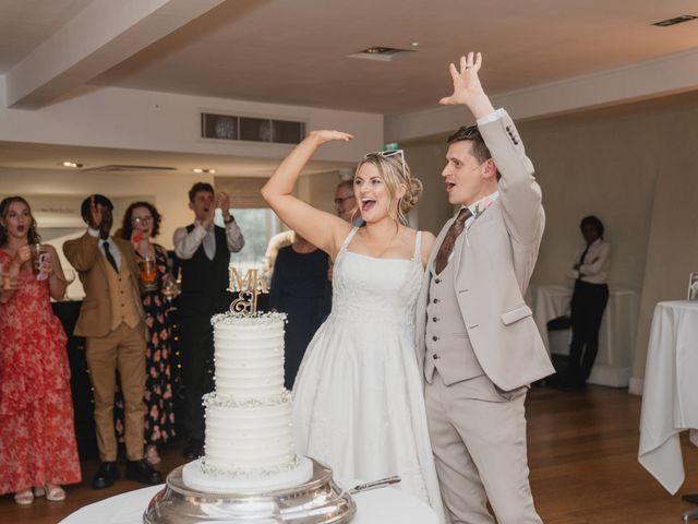 Mary-Kate and Jamie's Wedding in Stoke Poges, Buckinghamshire 32
