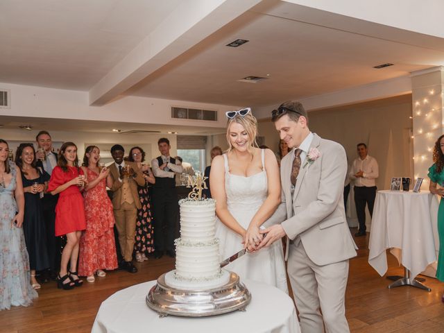 Mary-Kate and Jamie's Wedding in Stoke Poges, Buckinghamshire 33