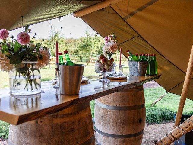 Scott and Hannah&apos;s Wedding in Hereford, Herefordshire 6