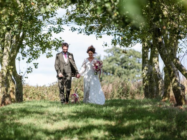 Scott and Hannah&apos;s Wedding in Hereford, Herefordshire 17