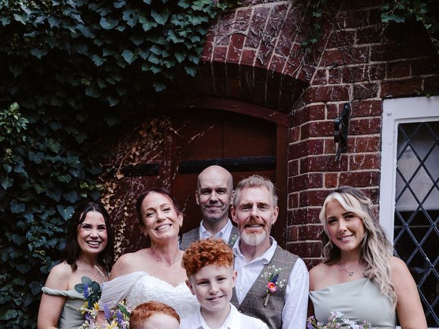 Garry and Toni's Wedding in Letchworth Garden City, Hertfordshire 3