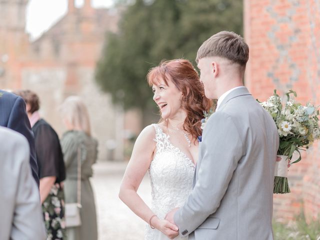 Gareth and Louise&apos;s Wedding in Farnham Castle, Surrey 19