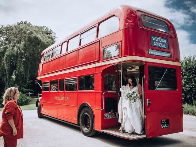 Sam and Amy&apos;s Wedding in Cambridge, Cambridgeshire 5