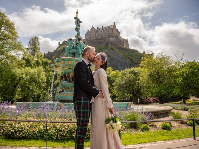 Ian and Claudia&apos;s Wedding in Edinburgh, Lothian &amp; Borders 37