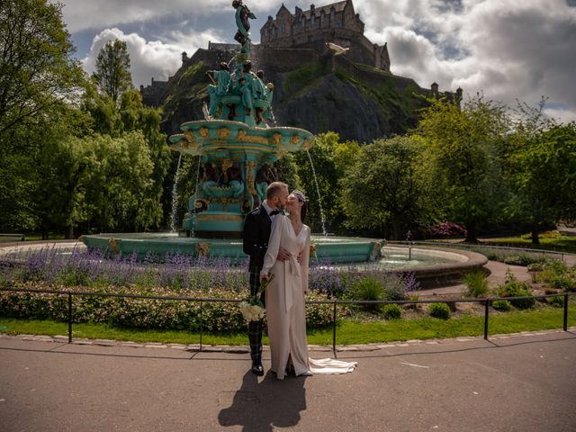 Ian and Claudia&apos;s Wedding in Edinburgh, Lothian &amp; Borders 43