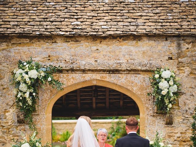 Adam and Anna&apos;s Wedding in Brize Norton, Oxfordshire 34