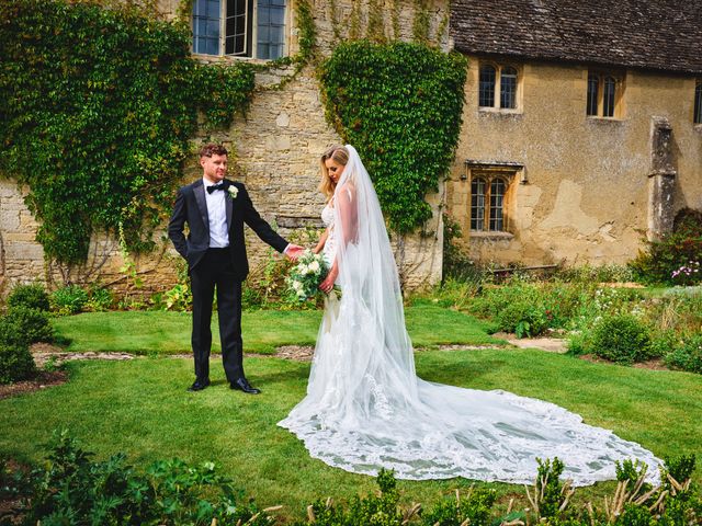 Adam and Anna&apos;s Wedding in Brize Norton, Oxfordshire 49