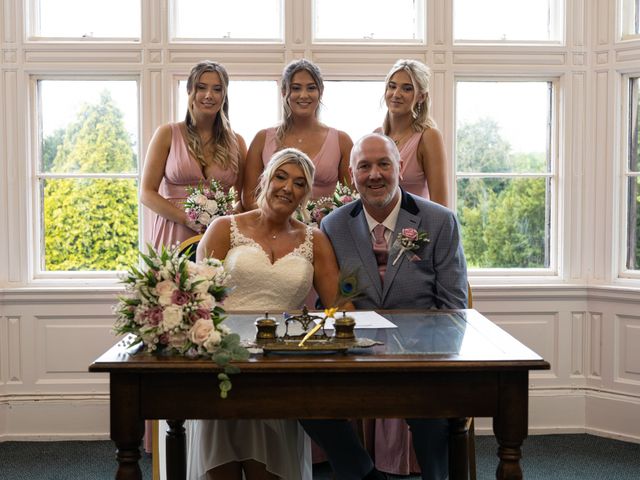 Chriss and Rebecca&apos;s Wedding in Loughborough, Leicestershire 4