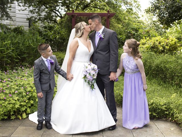 Rob and Kerrie&apos;s Wedding in Runcorn, Cheshire 13