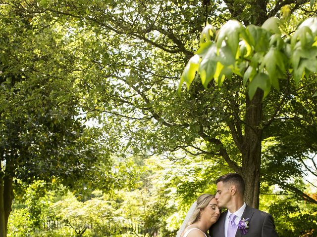 Rob and Kerrie&apos;s Wedding in Runcorn, Cheshire 16