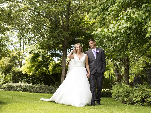 Rob and Kerrie&apos;s Wedding in Runcorn, Cheshire 18