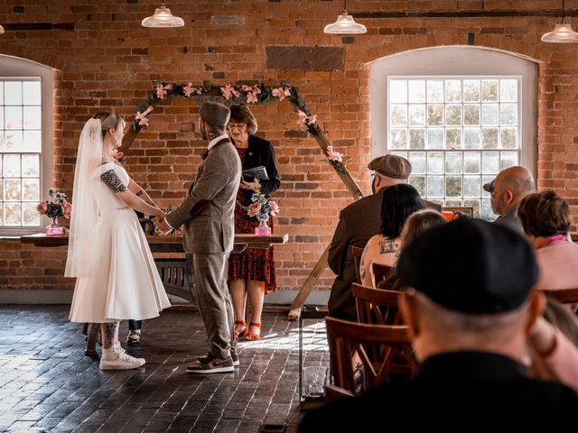 Si Hunt and Autumn&apos;s Wedding in Derby, Derbyshire 16