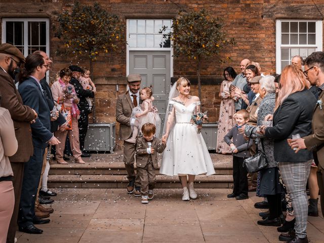 Si Hunt and Autumn&apos;s Wedding in Derby, Derbyshire 17