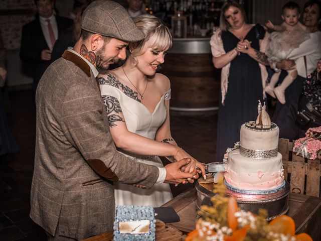 Si Hunt and Autumn&apos;s Wedding in Derby, Derbyshire 18