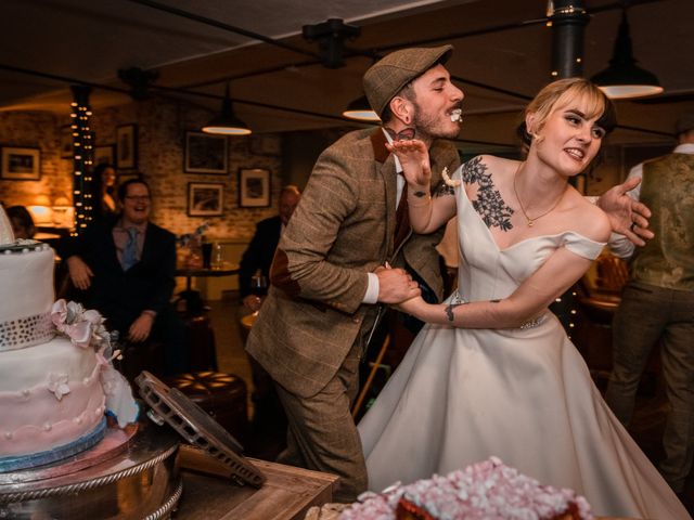 Si Hunt and Autumn&apos;s Wedding in Derby, Derbyshire 25