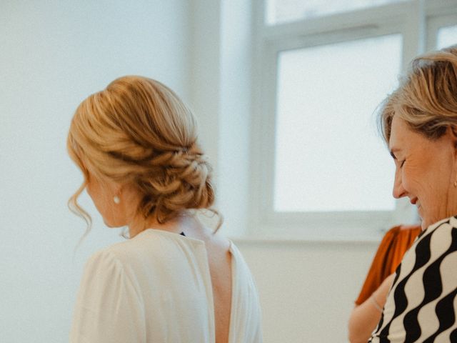 Hitesh and Harriett's Wedding in Bank, South West London 11