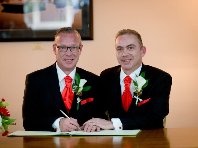 Mark and Lee&apos;s Wedding in Southend On Sea, Essex 2