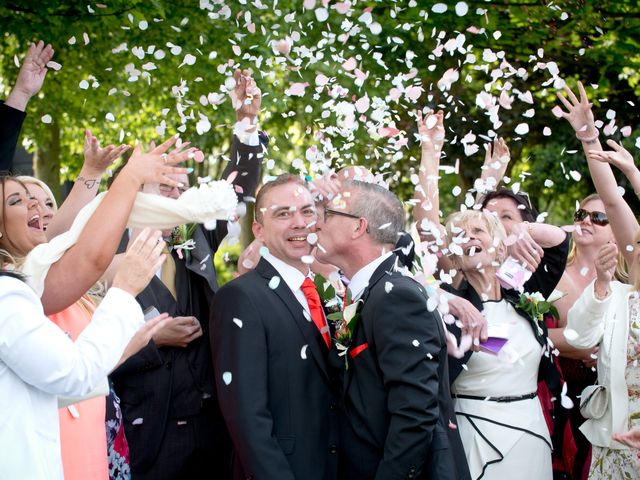 Mark and Lee&apos;s Wedding in Southend On Sea, Essex 19