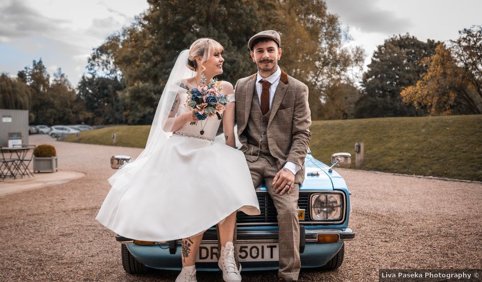 Si Hunt and Autumn's Wedding in Derby, Derbyshire