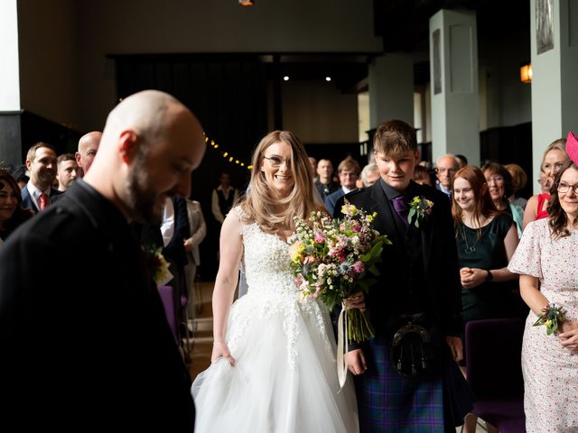 Derek and Kimberley&apos;s Wedding in Glasgow, Central &amp; Glasgow 4