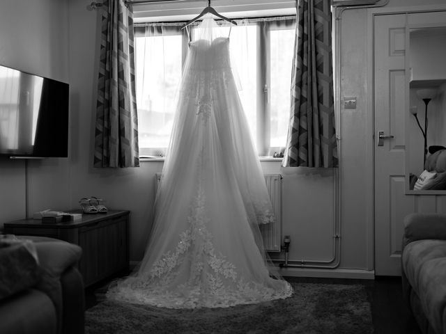 Sam and Annabelle&apos;s Wedding in Hintlesham, Suffolk 2