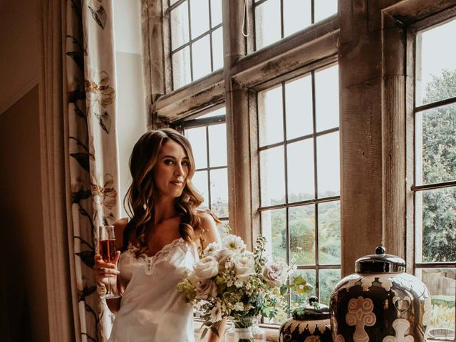 Hannah and Jon's Wedding in Gloucester, Gloucestershire 10