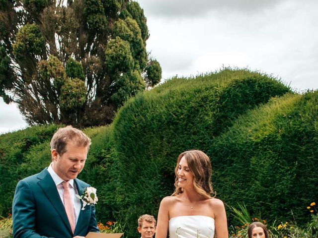 Hannah and Jon's Wedding in Gloucester, Gloucestershire 16