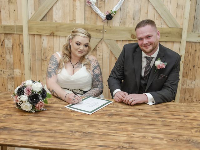 Sian and Tony's Wedding in Spalding, Lincolnshire 4