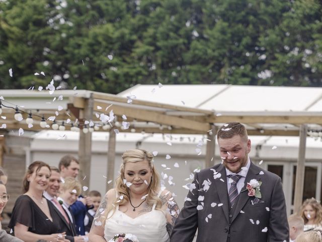 Sian and Tony's Wedding in Spalding, Lincolnshire 5