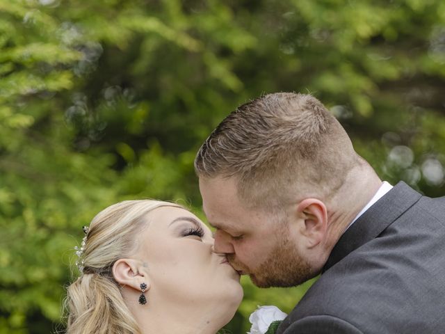 Sian and Tony's Wedding in Spalding, Lincolnshire 8