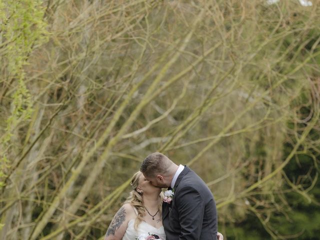 Sian and Tony's Wedding in Spalding, Lincolnshire 14
