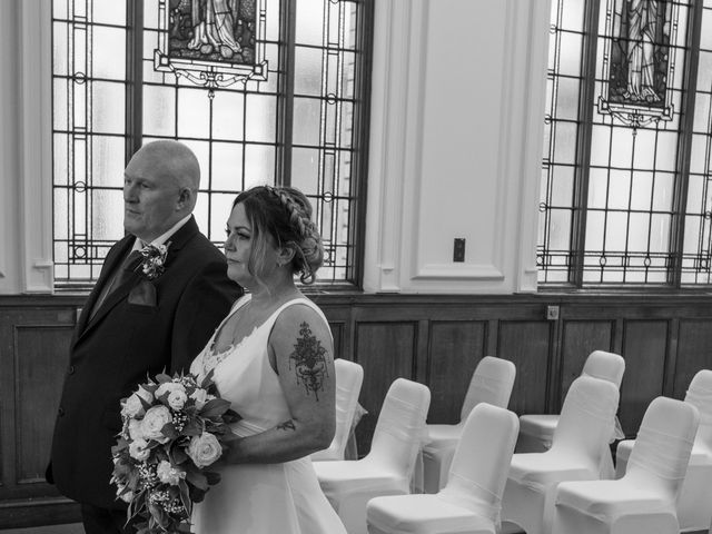 Kathleen and Paul&apos;s Wedding in Dundee, Fife &amp; Angus 17