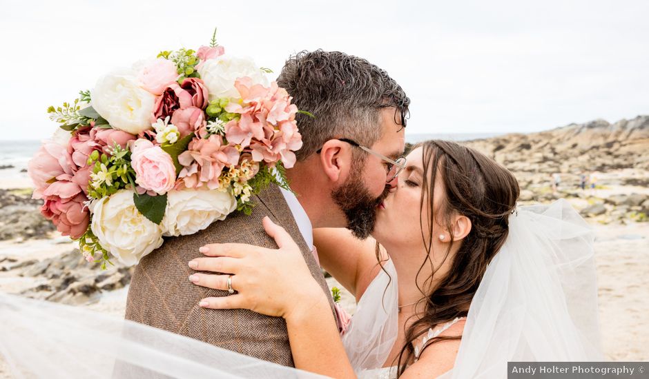 Lucy and Phil's Wedding in Newquay, Cornwall