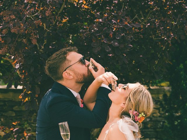 Luke and Hannah&apos;s Wedding in Brize Norton, Oxfordshire 35