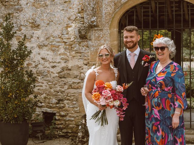 Luke and Hannah&apos;s Wedding in Brize Norton, Oxfordshire 44