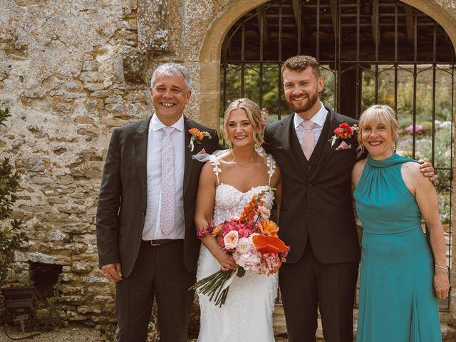 Luke and Hannah&apos;s Wedding in Brize Norton, Oxfordshire 45