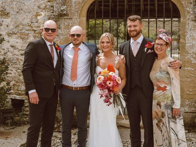 Luke and Hannah&apos;s Wedding in Brize Norton, Oxfordshire 46