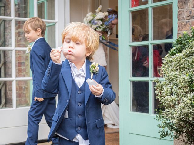 Mark and Rachel&apos;s Wedding in Henley On Thames, Oxfordshire 27