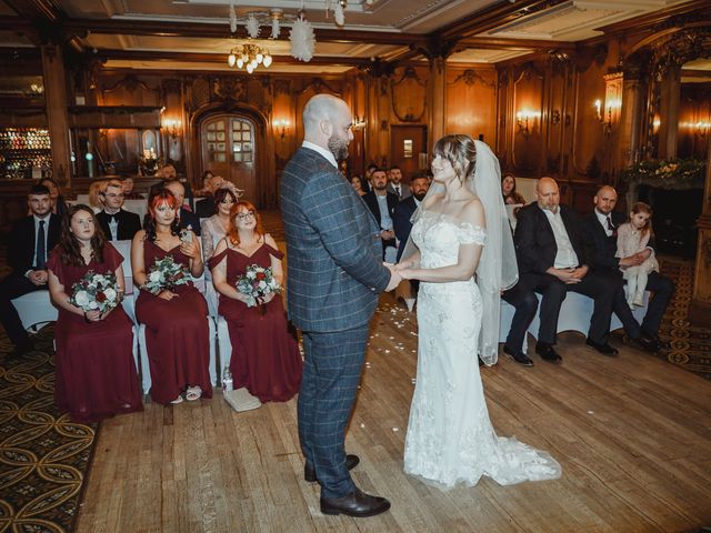 Paul and Leanne's Wedding in Alnwick, Northumberland 8